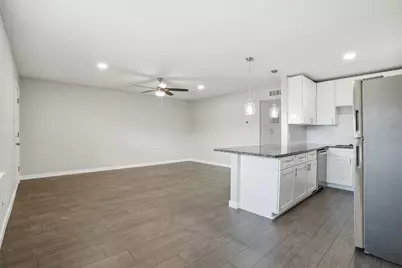 201 S Kansas Avenue #C, League City, TX 77573 - Photo 4