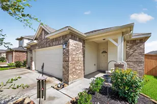 1329 Red Hills Dr, Rosharon, TX 77583 - Photo 4