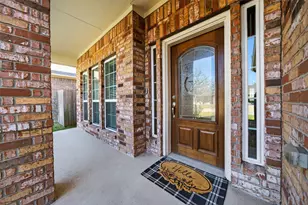 306 Cabernet Dr, Alvin, TX 77511 - Photo 2