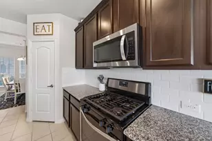 306 Cabernet Dr, Alvin, TX 77511 - Photo 10