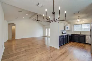 713 Willow Creek Dr, La Porte, TX 77571 - Photo 2