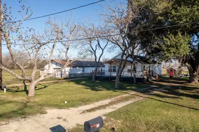 210 W Mulberry Avenue, Wharton, TX 77488 - Photo 4