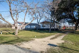 210 W Mulberry Ave, Wharton, TX 77488 - Photo 1
