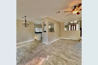 122 April Wind Drive E, Conroe, TX 77356 - Photo 2