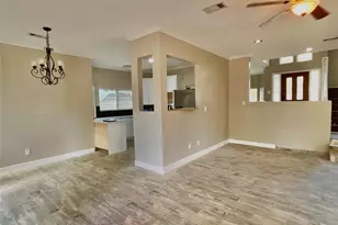 122 April Wind Dr E, Conroe, TX 77356 - Photo 2