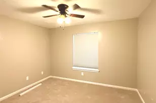 122 April Wind Dr E, Conroe, TX 77356 - Photo 14