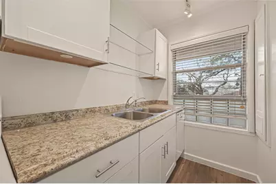 2021 Southgate Boulevard #6, Houston, TX 77030 - Photo 12