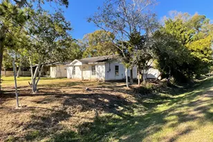 1111 Wheeler St, Anahuac, TX 77514 - Photo 2