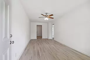 5111 Clover St, Houston, TX 77033 - Photo 2
