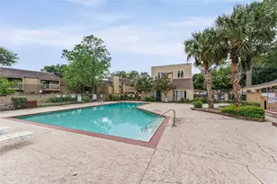 9327 Pagewood Ln, Houston, TX 77063 - Photo 20
