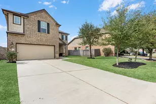 623 Orchid Hill Dr E, Conroe, TX 77301 - Photo 2