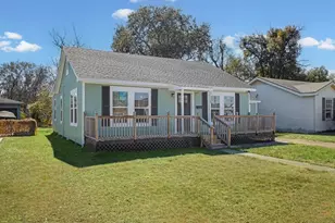 3125 South Dr, Groves, TX 77619 - Photo 2