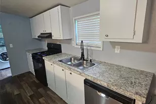 139 Malcolm St, Ames, TX 77575 - Photo 6