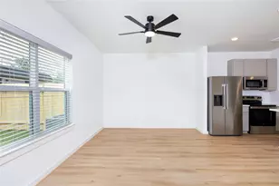 1939 Longmire Villas Ct, Conroe, TX 77304 - Photo 8