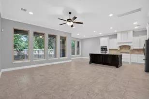27 Daffodil Meadow Pl, Tomball, TX 77375 - Photo 4