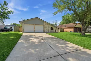 2003 Williamsburg Ct S, League City, TX 77573 - Photo 2
