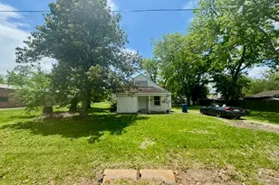 701 N Hackberry St, Sweeny, TX 77480 - Photo 2