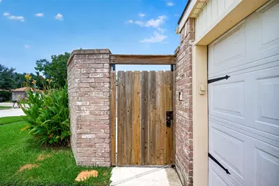 3611 Vineyard Drive, Houston, TX 77082 - Photo 6