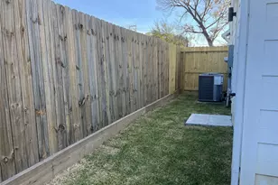 2424 Freeman St, Houston, TX 77009 - Photo 12