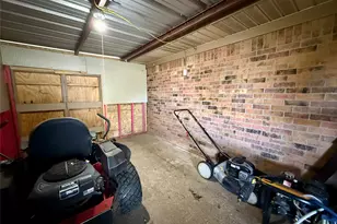 309 Crews Way, West Columbia, TX 77486 - Photo 36