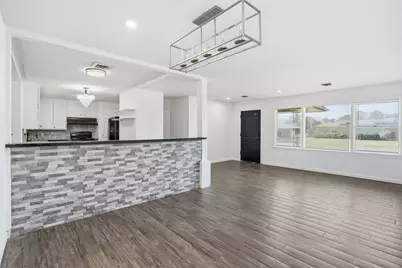 612 Sunset Lane, La Marque, TX 77568 - Photo 6