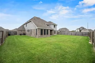 14906 Pinehurst Ave, Mont Belvieu, TX 77523 - Photo 40