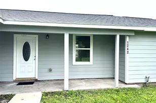 1242 Chevy Chase Dr, Angleton, TX 77515 - Photo 2