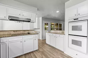 27201 Paula Ln, Conroe, TX 77385 - Photo 12