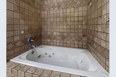 31 N Lakeridge Circle, The Woodlands, TX 77381 - Photo 12