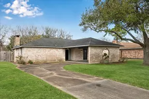 308 Brandywyne Dr, Friendswood, TX 77546 - Photo 2
