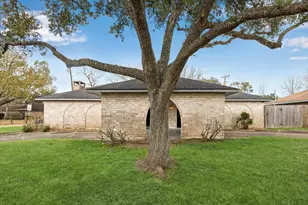 308 Brandywyne Dr, Friendswood, TX 77546 - Photo 1