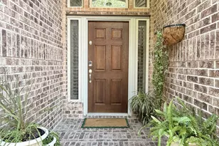 572 Southampton Ln, League City, TX 77573 - Photo 4