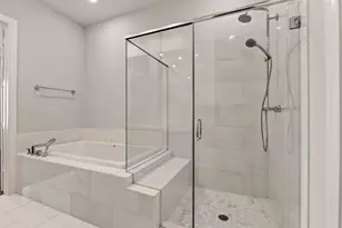 8711 Oak Kolbe Ln, Houston, TX 77080 - Photo 36