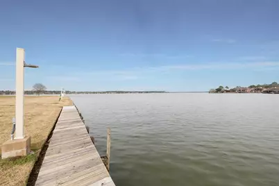 135 April Point Drive S, Conroe, TX 77356 - Photo 4