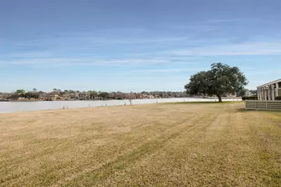 135 April Point Drive S, Conroe, TX 77356 - Photo 14