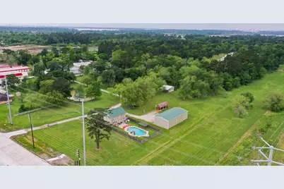 2222 N Main Street, Highlands, TX 77562 - Photo 40