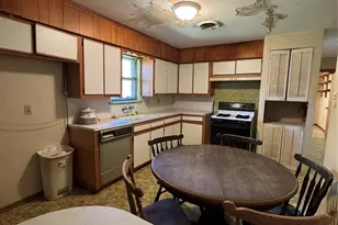 416 Mertie, Palacios, TX 77465 - Photo 6