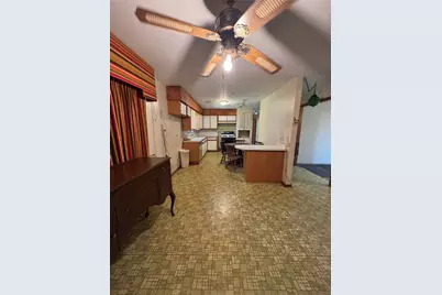 416 Mertie, Palacios, TX 77465 - Photo 4