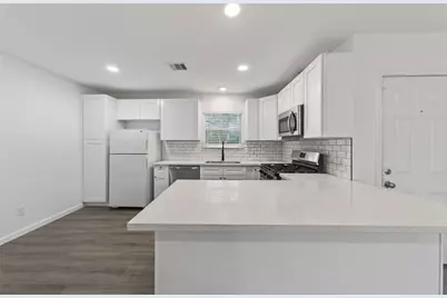 5962 Belcrest Street, Houston, TX 77033 - Photo 8
