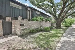 2009 Stoney Brook Dr, Houston, TX 77063 - Photo 2
