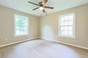 5839 Southurst St, Houston, TX 77033 - Photo 16