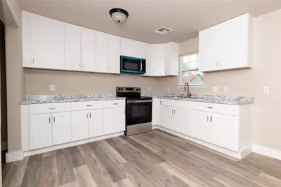 210 W Grange Street #B, Weimar, TX 78962 - Photo 2