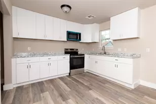 210 W Grange St, Weimar, TX 78962 - Photo 2