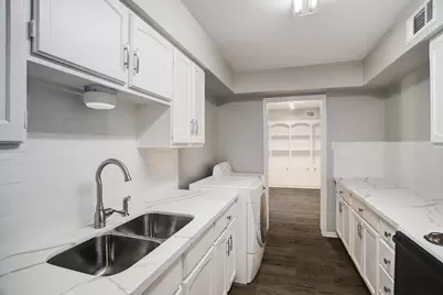 353 N Post Oak Lane #819, Houston, TX 77024 - Photo 2