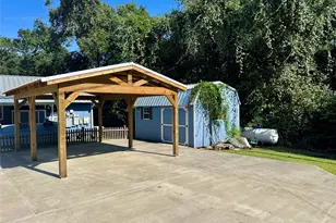 17 Oakhollow, Palacios, TX 77465 - Photo 2