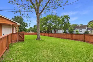 1213 W Sidnor St, Alvin, TX 77511 - Photo 8