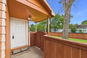 1213 W Sidnor St, Alvin, TX 77511 - Photo 6