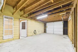 1213 W Sidnor St, Alvin, TX 77511 - Photo 38