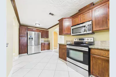 1213 W Sidnor Street, Alvin, TX 77511 - Photo 2
