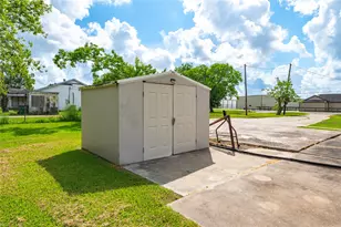 1857 County Rd 99, Alvin, TX 77511 - Photo 30